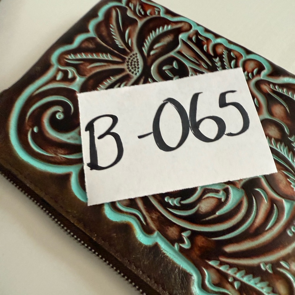 PATRICIA NASH Cassini Wristet Make Up Bag NEW Embossed Turquoise Leather - Picture 9 of 9